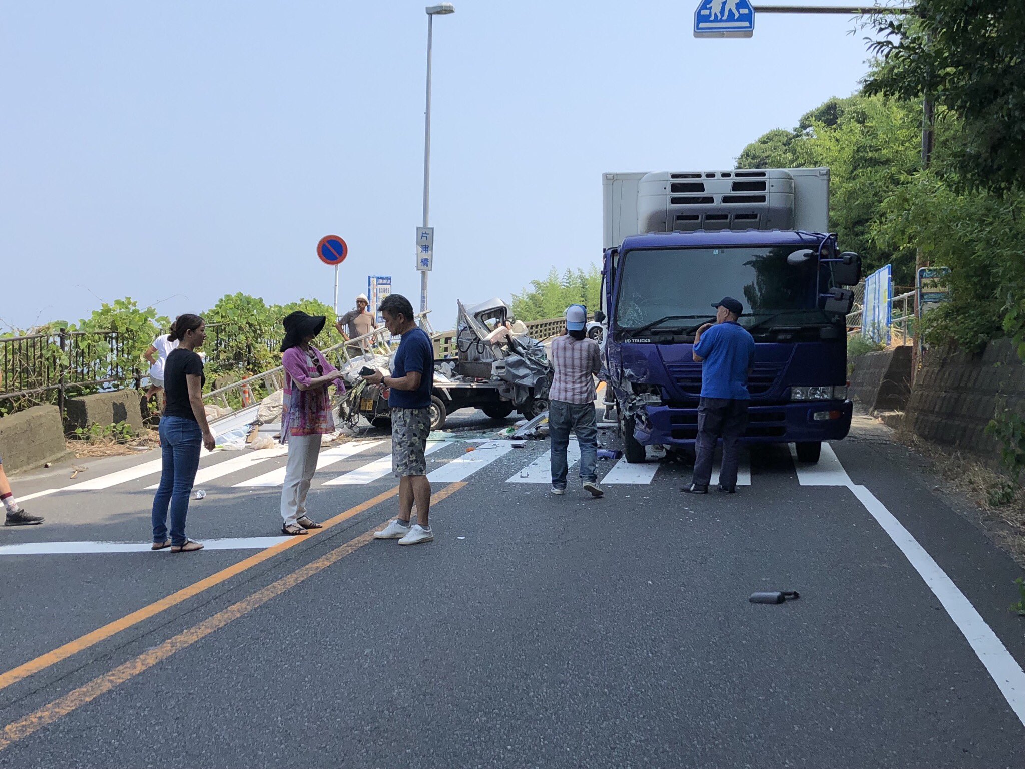 品水 あかり 冬コミ申し込み完了 国道135号線 根府川交差点付近にて上下線を塞ぐ対向車同士の事故が発生 この影響で真鶴道路 は上下線とも大幅な渋滞が見込まれます 道路交通情報 T Co 9nhbggn0xq Twitter
