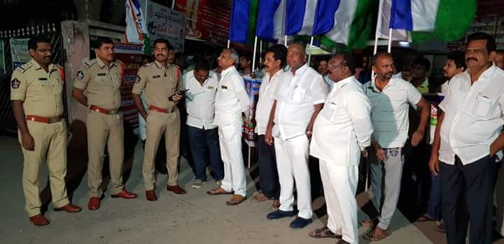 niranjagans's tweet photo. చంద్రబాబు కు ప్రత్యేక హోదాపై చిత్తశుద్ధి లేదు @MlaJanke_mrk
#TDPBJPBetrayedAP
#APBandh
#WeDemandSCStoAP https://t.co/pOKN0o87Ur