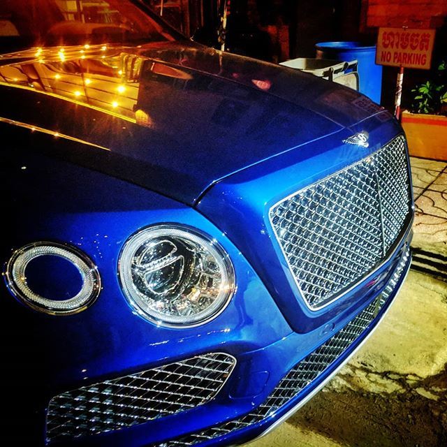 BentleySpotting's tweet photo. I'll take this #MoroccanBlue #Bentley #Bentagya for sure. #bentleyspotting https://t.co/n5bMoQ9dKQ https://t.co/4ayogZsILu