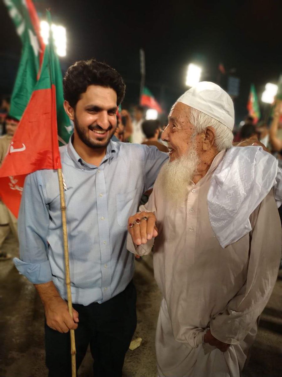 ArshadSahi9's tweet photo. When a 90 year man travels on foot to listen to Imran Khan speak; there is simply no bigger endorsement for a 22 year old struggle. This is the reality check for the lobby trying to spin this revolution as “manufactured”. Rok Sako Toh Rok Lo!

#AbSirfImranKhan #PTI https://t.co/0c1AVMwCW5
