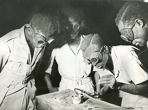 danielmdsg's tweet photo. 1960s African Students Learn Welding at Ex-Servicemens School Kabete, Near Kenya

Source: playle

Tags: #weldingmachine #welding #lathe #lathemachine https://t.co/z4ScuW30GH