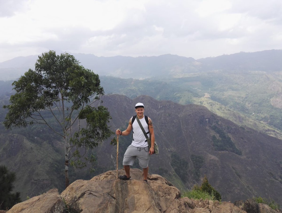 jKune's tweet image. Yleensä vuori on ollut vertauskuva play off-taipaleesta, mutta hyvä välillä oikeasti kävellä luonnossa koko matka. Reilu kilometrin "vuori" vaatii jo monen tunnin käyskentelyn. #ellarock