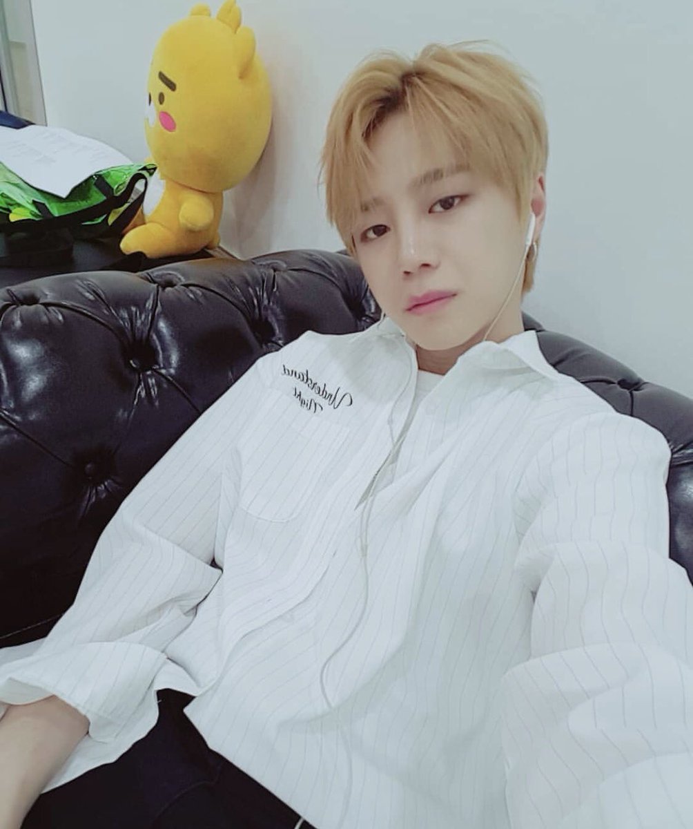 euijinszone's tweet photo. [INSTA][TRANS] 180724 Euijin Instagram Post

#itssohot #sohot🌞 #redbeanshavedice🍧#iwanttogoonatrip #watermelon #watergames🏊 #althoughI’msweating #summerisgood☀️ https://t.co/lJcTjy88dU