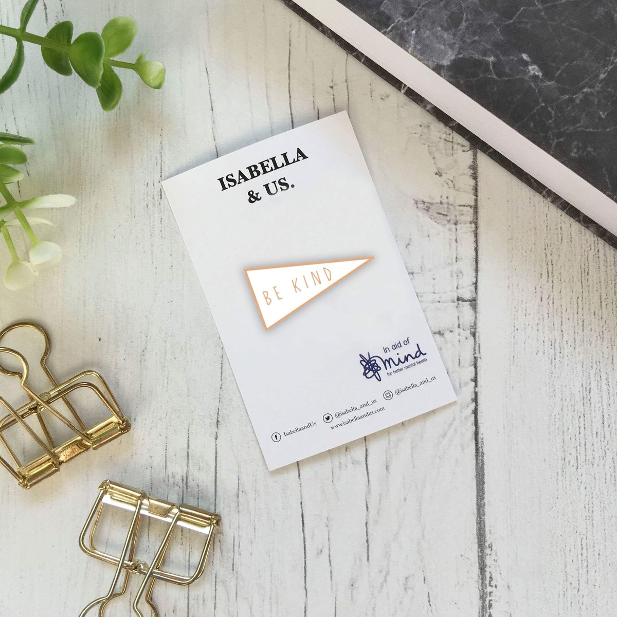 emmabenyoncoach's tweet photo. Our @kickstarter might have ended but you can still get your hands on a pin as a pre-order but there are a limited number available! https://t.co/tx41jSbznE #indiebiz #EarlyBiz #HandmadeHour #Enamelpin #badge #mummy #mummerch https://t.co/AljQl52maT