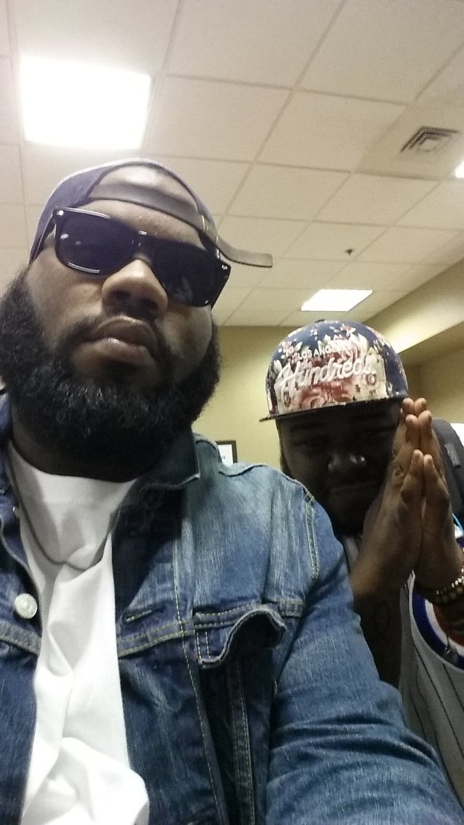 VikDamoneJrJr's tweet photo. Throwback of me and @fatboygotkicks #MikeLee #KickFlair #ShoeFerrigno https://t.co/YbmAOo6Lvy