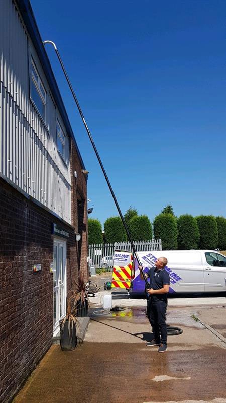 streamline_sols's tweet photo. The weather is great and customers making the most of it and getting to grips with the Streamline kit is always great to see. #streamlinesystems #guttervacuum https://t.co/w4hvd8b1yS