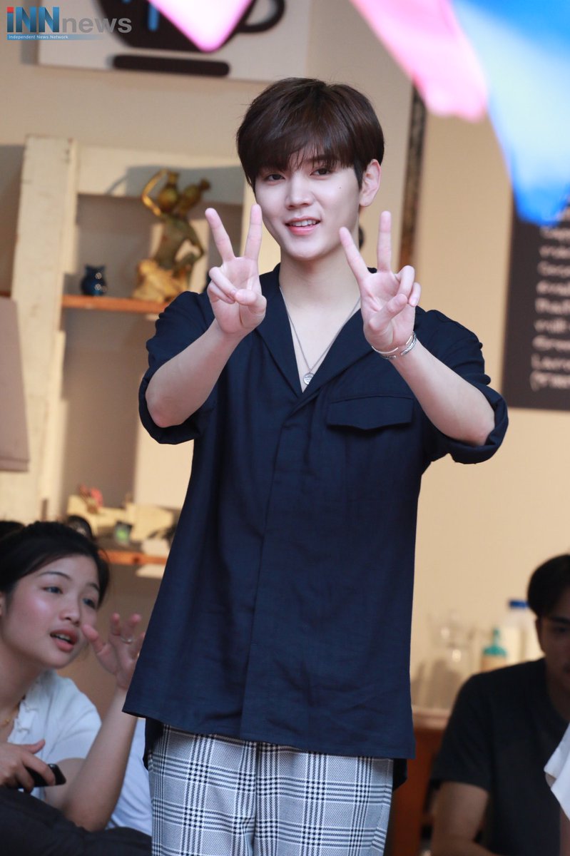 INNNEWS_ENT's tweet photo. ภาพบรรยากาศเบื้องหลังหนุ่ม “เร็น” NU’EST W ถ่ายซิทคอมสภากาแฟ 4.0

#민기 #최민기 #렌 #REN #뉴이스트W #NUEST_W #WelcomeRentoThailand
#RenCoffeeSocietySitcom https://t.co/ual3ErhVQX