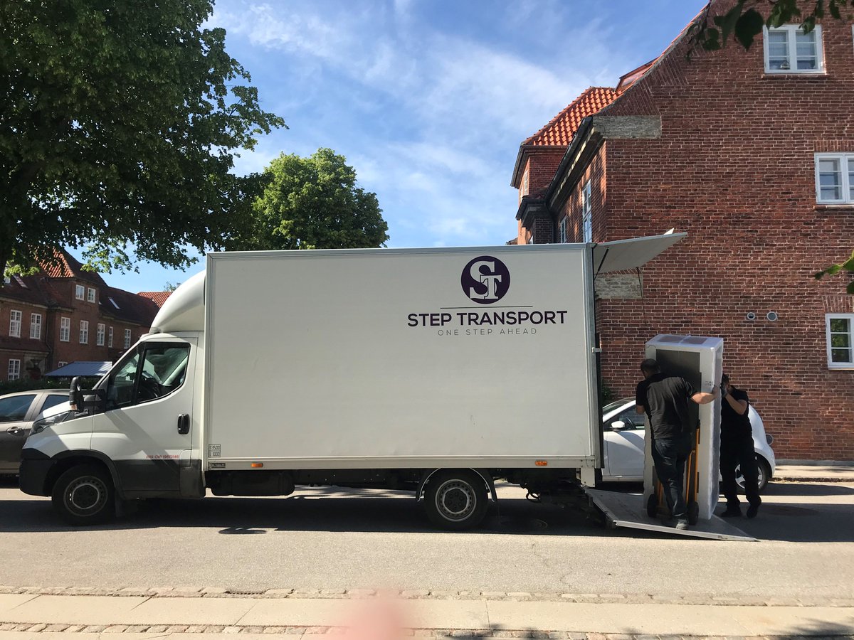 TransportStep's tweet image. @TransportStep søger dygtige vognmænd i hele landet. Er det dig?
Nu har du chancen for at blive en del af Danmarks sejeste transportfirma.
#Erduogså.... #ONESTEPAHEAD ?