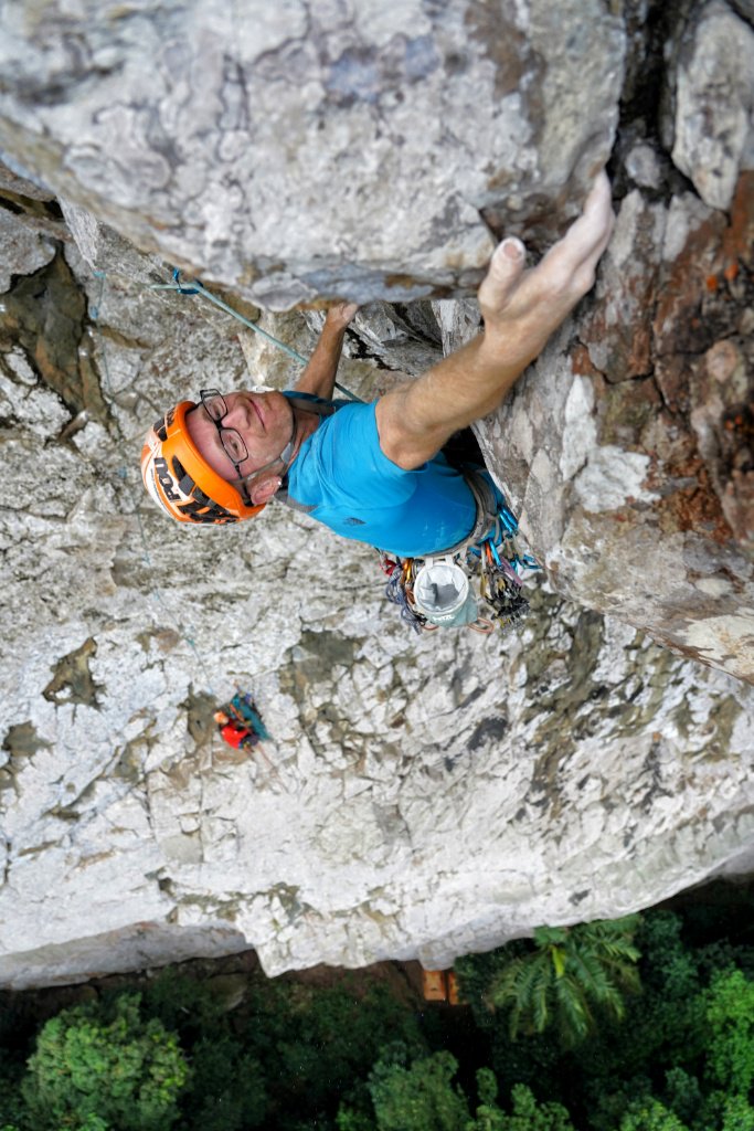 revistaescalar's tweet photo. Hermanos Pou y Manu Ponce consiguen doble objetivo: abrir y #escalar en libre “Leve Leve" (8b+, 450 m.) en Cao Grande. También han sido los primeros en escalar en libre la ruta inglesa (8b) @hermanospou #CaoGrande #Climbing #Escalada https://t.co/QSZOEA5LnU https://t.co/23CvycfEBi