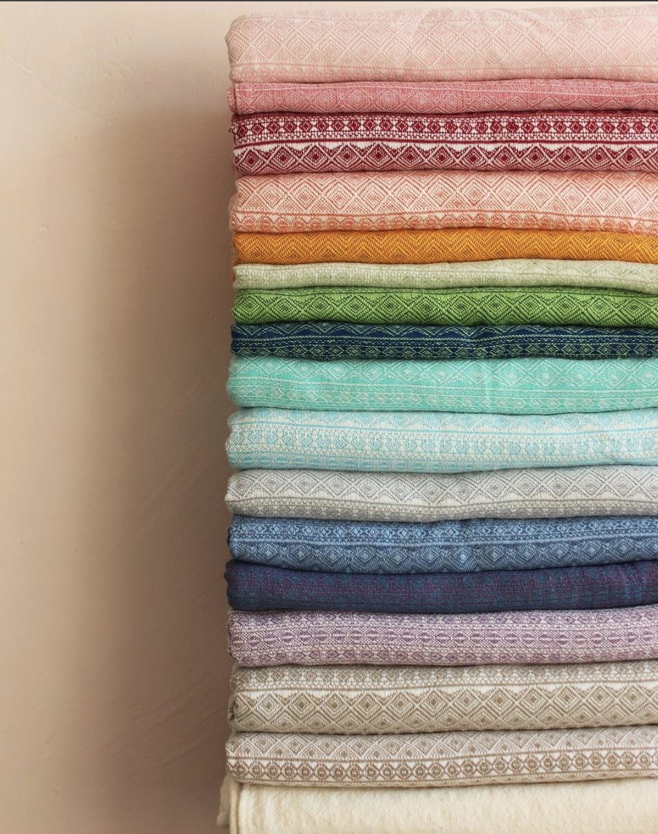 DIDYMOS_Baby's tweet photo. Thanks to @lacook22 for letting me use her picture. Lovely colour combination. What do you think?
#didymos #prima
#lovelycolours
#colourfulbabywearing
#wovenwraps
#since1972
#familyrunbusiness
#locallymanufactured
#allorganic #gots https://t.co/ybBrNzhpsV