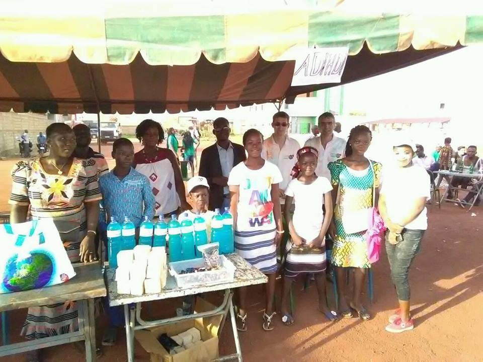 ADIHDI1's tweet photo. Le stand d'ADIHDI animé par les enfants et les représentants de  l'Atelier Silmandé au Color Run de @play_give du 21 juillet à la IAM https://t.co/NsKJdYRInH