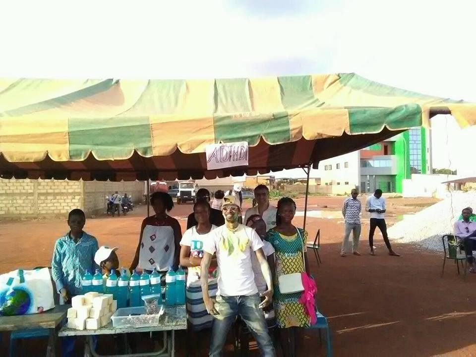 ADIHDI1's tweet photo. Le stand d'ADIHDI animé par les enfants et les représentants de  l'Atelier Silmandé au Color Run de @play_give du 21 juillet à la IAM https://t.co/NsKJdYRInH
