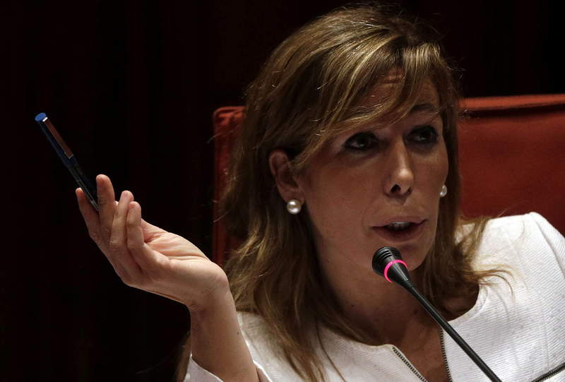 La Universidad Rey Juan Carlos no troba els treballs del màster de <a href="/pablocasado_/">Pablo Casado Blanco</a> . Convidem al rector i al professorat de la <a href="/urjc/">URJC</a> al nostre curs d'estiu de Recerca Detectivesca al restaurant La Camarga, comptem amb els millors especialistes!