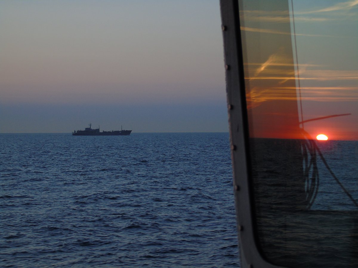 Commandant_Polx's tweet photo. #Pollux shadowing Russian Navy Amur class repair ship and Goryn class tug in 🇧🇪 EEZ. Safety and Security at and from the Sea. @TheBelgianNavy https://t.co/O5CwhPMnRe