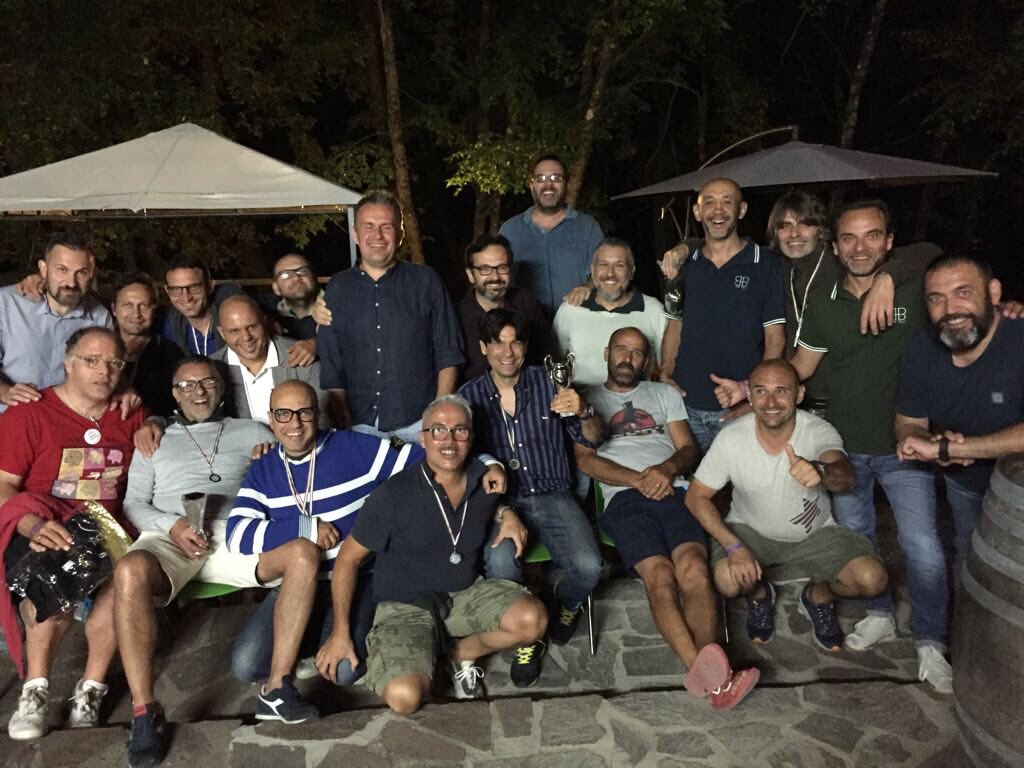 MicheLoi1's tweet photo. Gli anni Passano , ma noi continuiamo a essere #BaaBelli #Cenadestate #Amicidisempre #Amicidiunavita #AmiciMiei #SimmeconNoi https://t.co/YoZpZ2dd6R