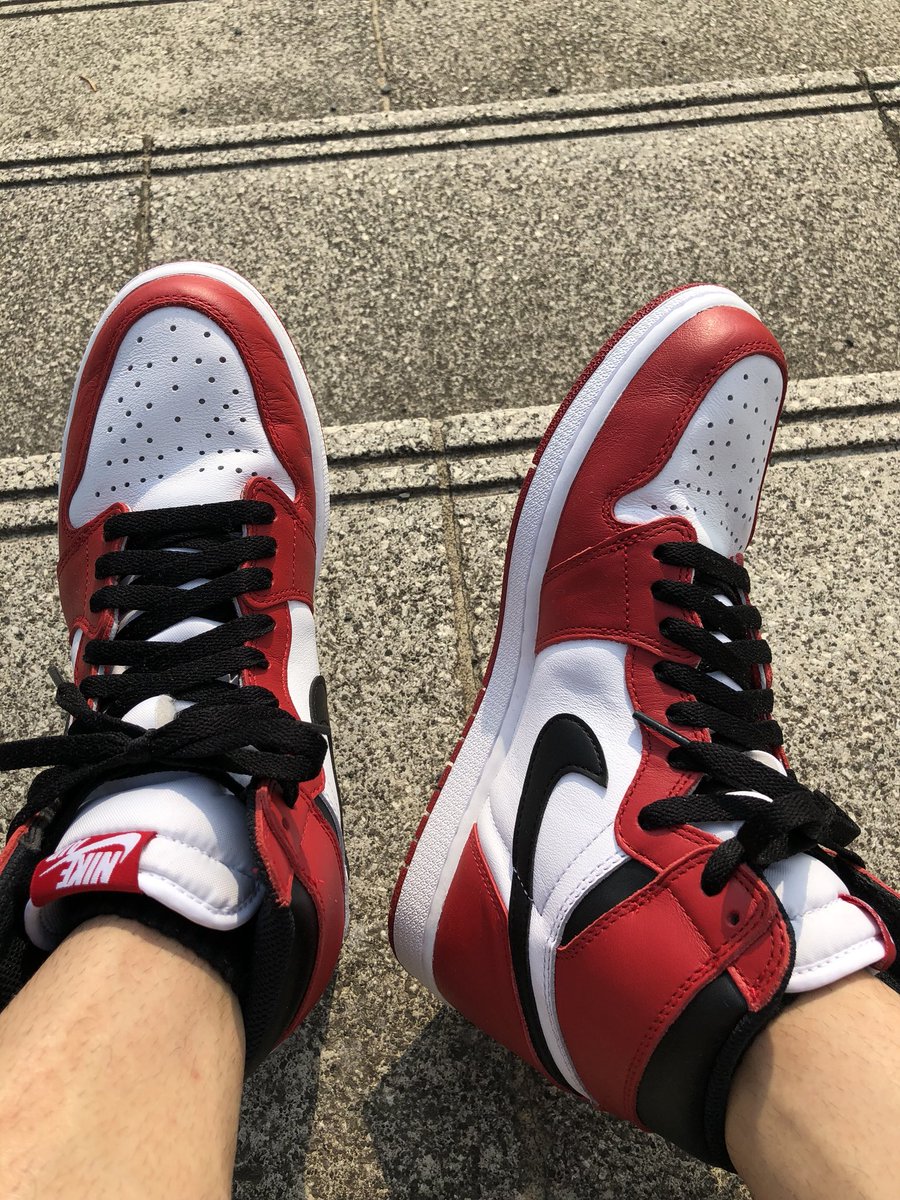 _894t's tweet photo. #nike #airjordan #jordan #airjordan1 #jordan1 #aj1 #og #chicago #sneaker https://t.co/4KCydyXbnM