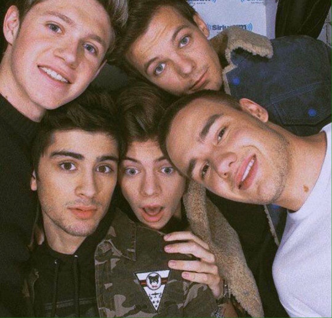 maryamnznn's tweet image. #8yearsOneDirection ❤️🤗(semalam, but ynot)
