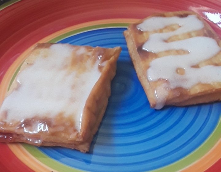 DrachenWaffles's tweet photo. Tried a @ToasterStrudel for the first time today
-I love the dough
-The Strawberry Filling is amazing
-the glaze does look weird to me but it adds a great touch
Just goes to show @CuteGirlVoice's list of prerequisites is not that bad xD https://t.co/8Ho30HSQ7e