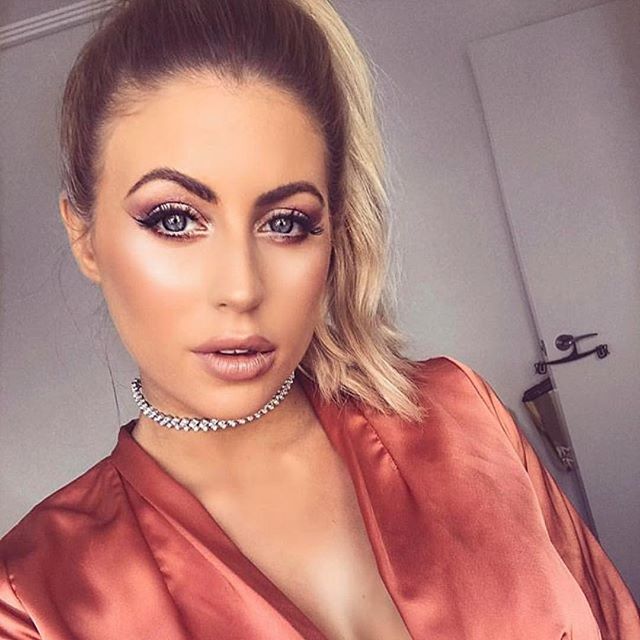 SunescapeTan's tweet photo. Selfie GOALS! @beautyandtheeast_  glowing to perfection in her #sunescapetan, tanned by Aspara Bronzing &amp; Beauty Studio https://t.co/gv32wZIGA5