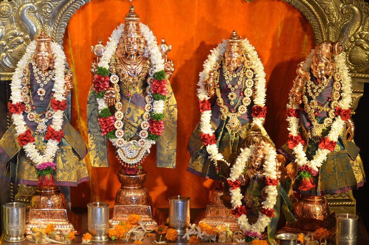 ISKCONPune's tweet photo. #ISKCON #PUNE #ISKCONNVCC #ISKCONPUNE #DailyDarshan #24rd #July #All #Mix#Photos
For more #Krishna Photos: https://t.co/QQnZUBIn6k …
Temple Timings https://t.co/qb3IYoWWnF https://t.co/corURnF5o6