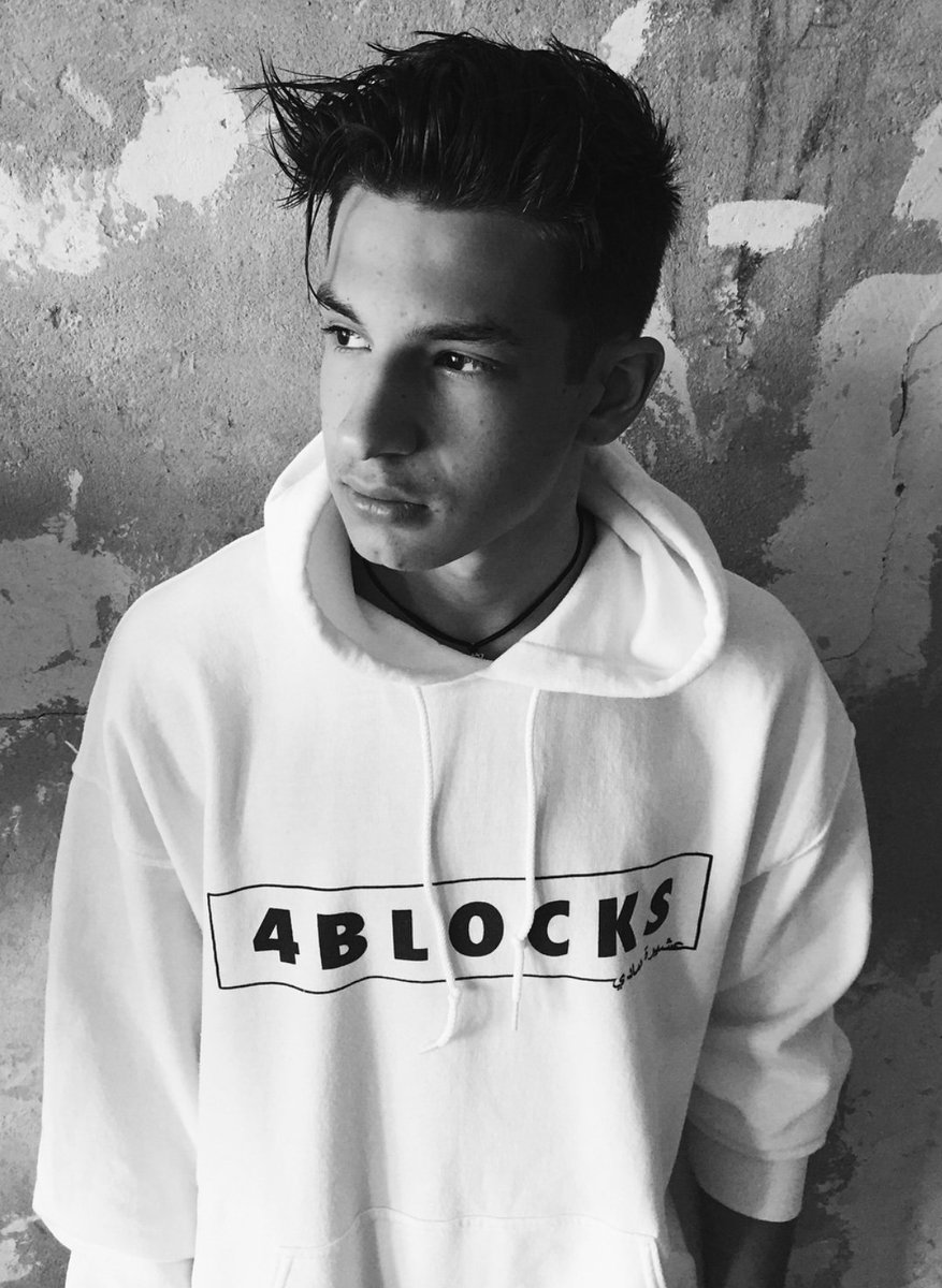 celebsbyseb's tweet photo. #noahlevi https://t.co/IeWB93uhtF