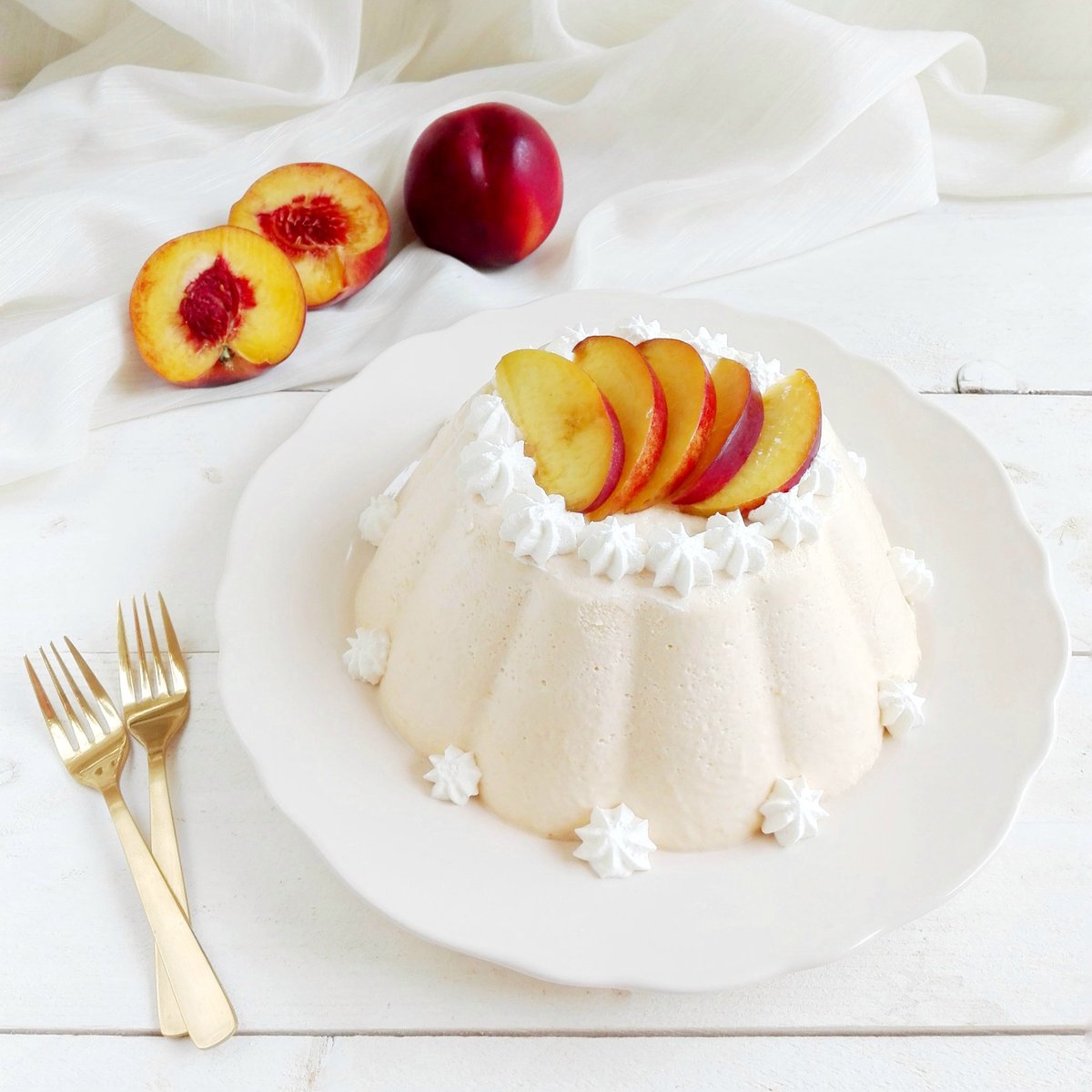 Buongiorno #Foodies
Il tema di questa settimana è la #bavarese, un #dolce francese che si prepara partendo da una crema inglese.
<a href="/Lacasaperdue/">Jessica Serra</a> ci propone una variante alle PESCHE
Un dolce fresco e irresistibile
Link #ricetta ⤵️ lacasaperdue.it/2018/07/bavare…
#foodieangels #24luglio