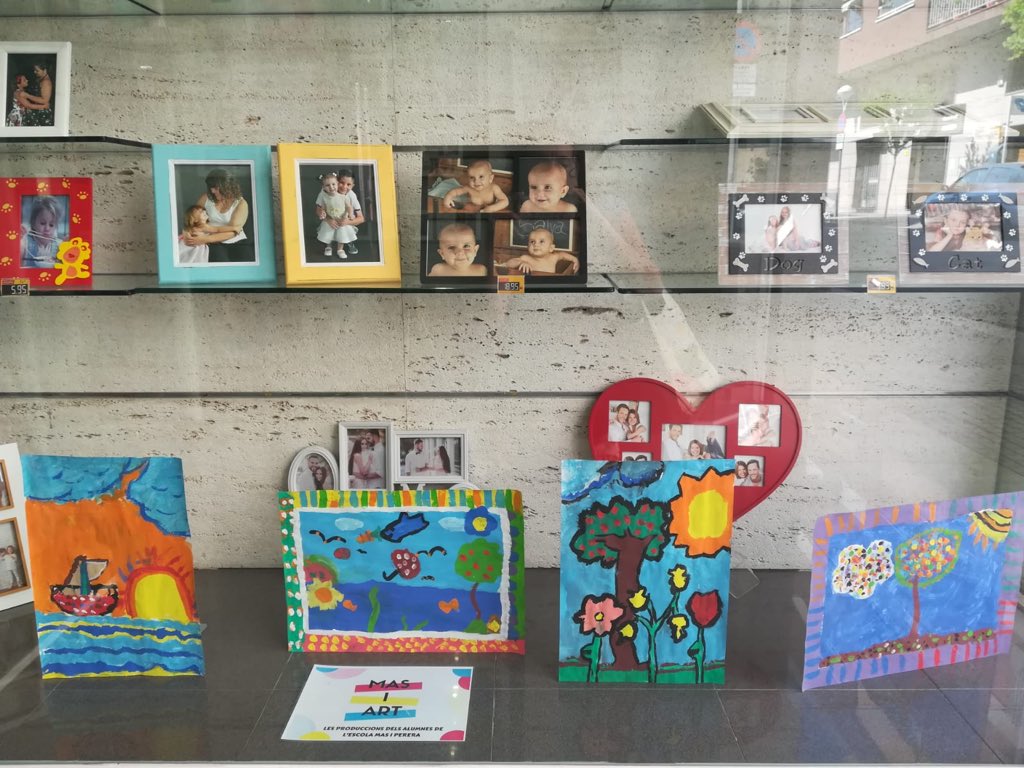 Comença el MasiArt: les produccions dels alumnes de l’Escola Mas i Perera! Les obres estaran exposades al llarg d’aquesta setmana en diferents comerços del barri! #fembarri #art <a href="/avv_espirall/">AVV Espirall</a> <a href="/cespirall/">Comerç Espirall</a> <a href="/VilafrancaAj/">Ajuntament de Vilafranca del Penedès</a>