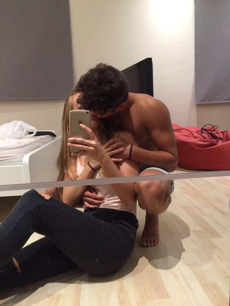 GoGo_y24's tweet photo. #البنت_تحب_الراجل_اللي 
وين الرجل اللي يدلعني 💔 https://t.co/AiniF4YkPI