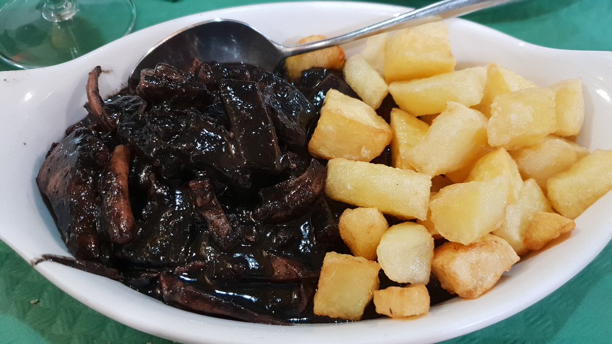 fartucate's tweet image. Calamares de Tapia en su tinta en @LaTerrazaTapia
Insuperables.
Recordamos última crónica sobre este restaurante aquí 👇
fartucate.net/la-terraza-tap…