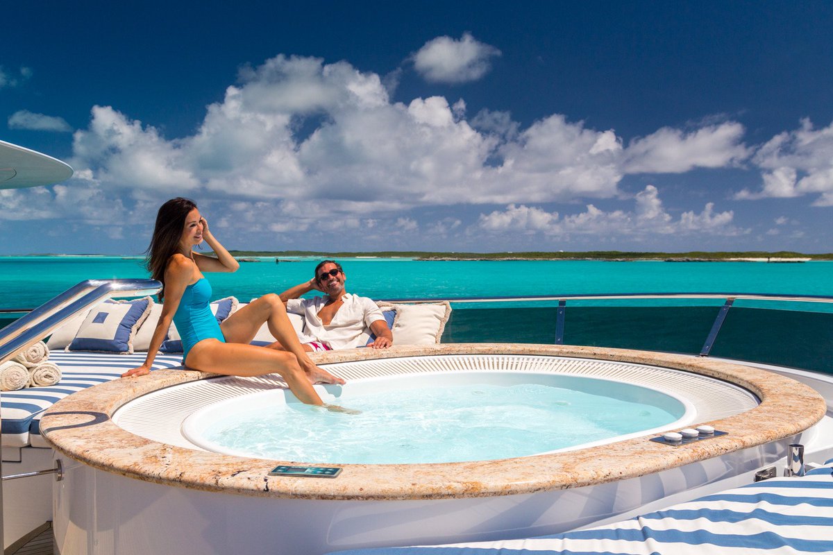 AzafranYachting's tweet photo. What else would you do when you're with your love one?
#yachtlife #Romance #TuesdayMotivation #yachting #newkidcommingtotown #dubai #dubaimarina #azafranyachting #azya https://t.co/k5IpCEbO6s