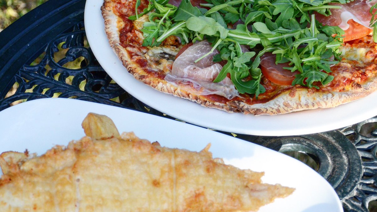 It’s Takeaway night!
Choose from our Pizza Menu or Fish &amp; Chips to eat in or Takeaway from 6:30pm every Tuesday. 🍴🍕🍻
Call to book: 01572 747365 #Rutland #Pizza