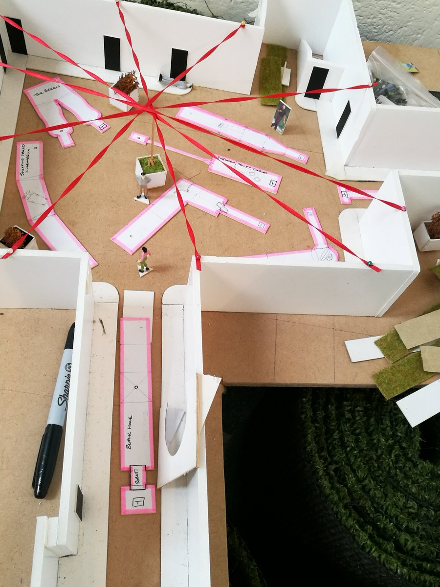 sheepspeaks1's tweet photo. Our scale model of Tontine Lane and all the holes #KingPutts #Glasgow2018 #TheMoment https://t.co/Bk9w5DCHkr