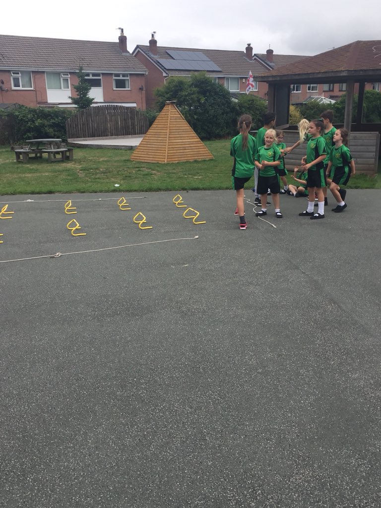MissHartYear1's tweet photo. Year 3 enjoying their sports day organised by Year 6 @LuntsHeathSch https://t.co/2kiQToP0g6
