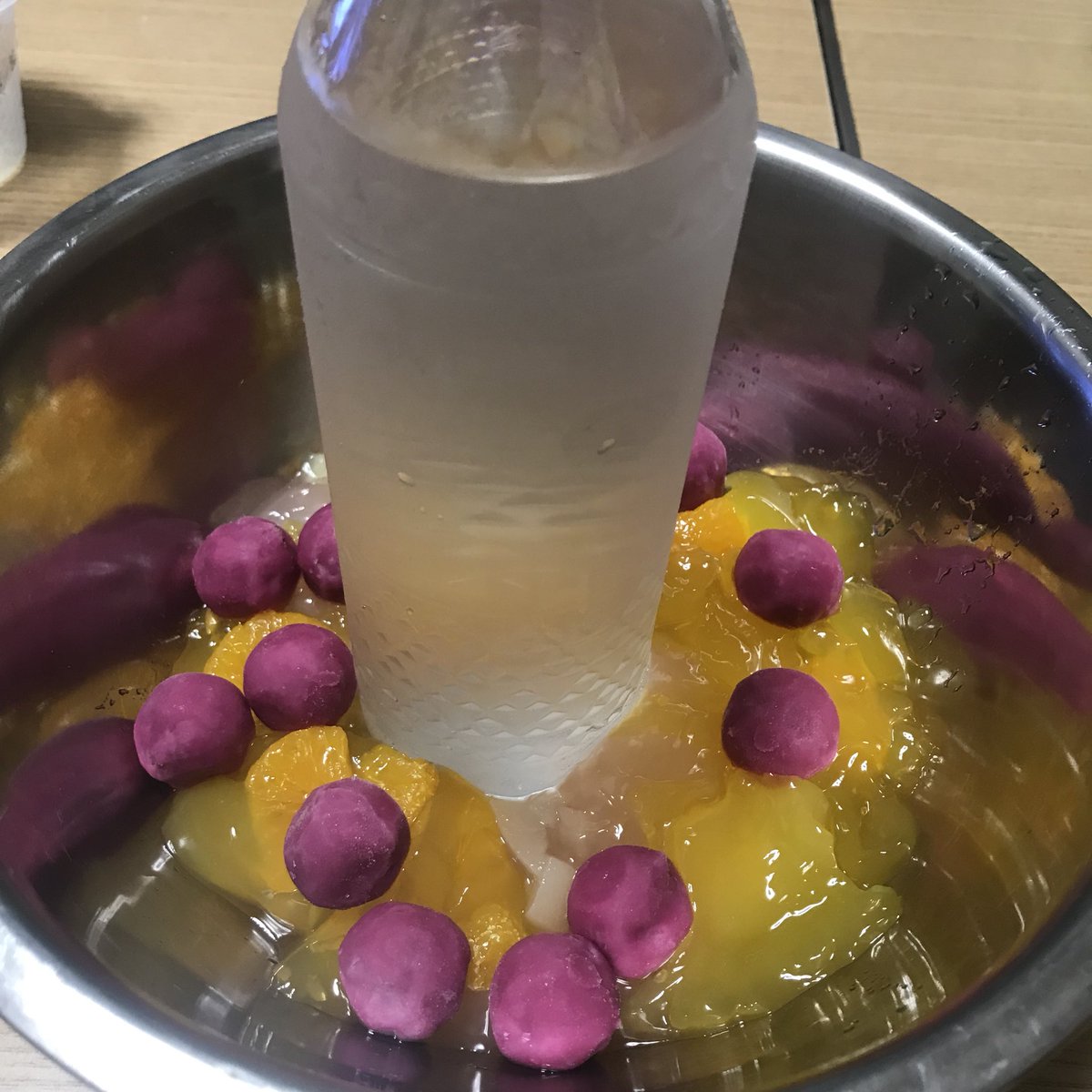 動画あり 噴水フルーツポンチ しゅわっと炭酸が噴き出てめちゃ楽しいしオシャレ これは盛り上がる パーティとかにぜひ Togetter