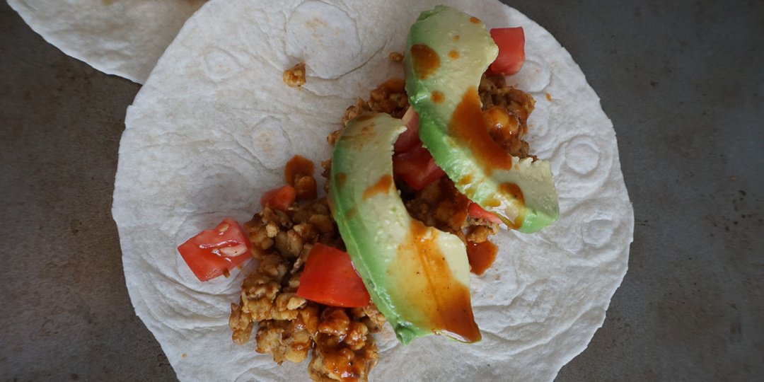 beanqueenrecipe's tweet photo. New recipe today! These #vegan #tacos are filled with rich crumbled #tempeh sauteed with taco seasoning. Add the typical taco toppings that you love - avocado, salsa, chopped onion, tomatoes, make ‘em however you like ‘em! What are your favorite topping? https://t.co/Cwdr0Rxr6Q https://t.co/HTFM8R1w76