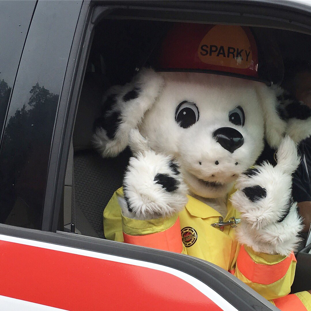Sault Fire at this weekends Rotary Day Parade!! @Rotary @CitySSM #rainorshine https://t.co/qwxd7bXeB3