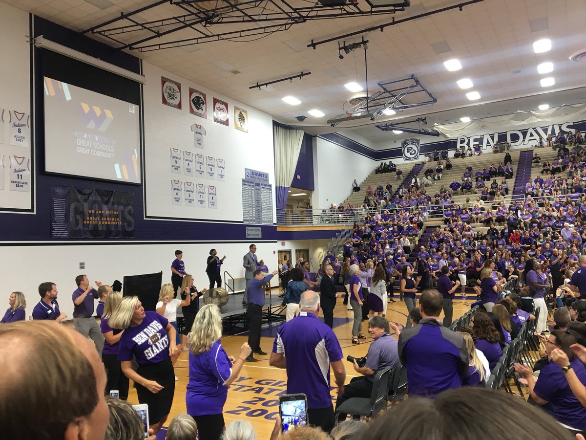 Dance party!!! ❤️#wearewayne