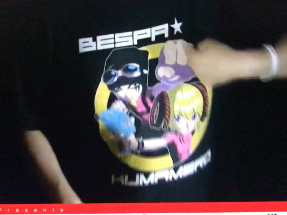 mon_kuma's tweet image. えー!! DOMMUNEでくまメロのリストバンドつけてプレイしてくれてるマイク・ヴァン・ダイクの横にTOBYさんがくまメロTシャツ&amp;amp;くまメロリストバンドで現れてマイクがそれをイジってた！ドミューンにくまメロTがアップになった！#DOMMUNE #mijkvandijk #mvdjpn #Tobynation #bespakumamero #くまメロ