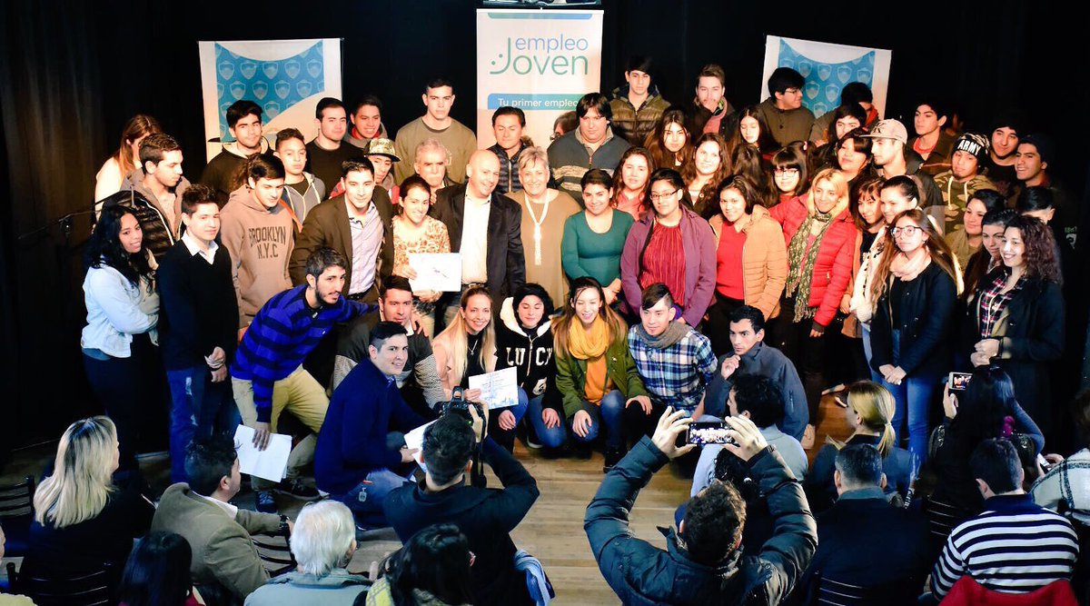 #Ahora Entregamos certificados por diversas capacitaciones realizadas a través de la Oficina de Empleo Municipal en una tarea conjunta con el Ministerio de Trabajo de Nación #HacemosMadryn #Chubut