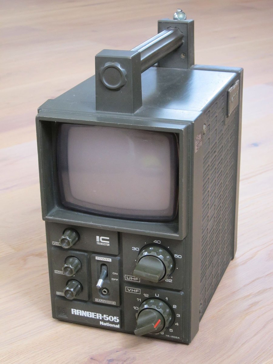 カミさんの実家で発掘したナショナルRANGER-505という白黒テレビを