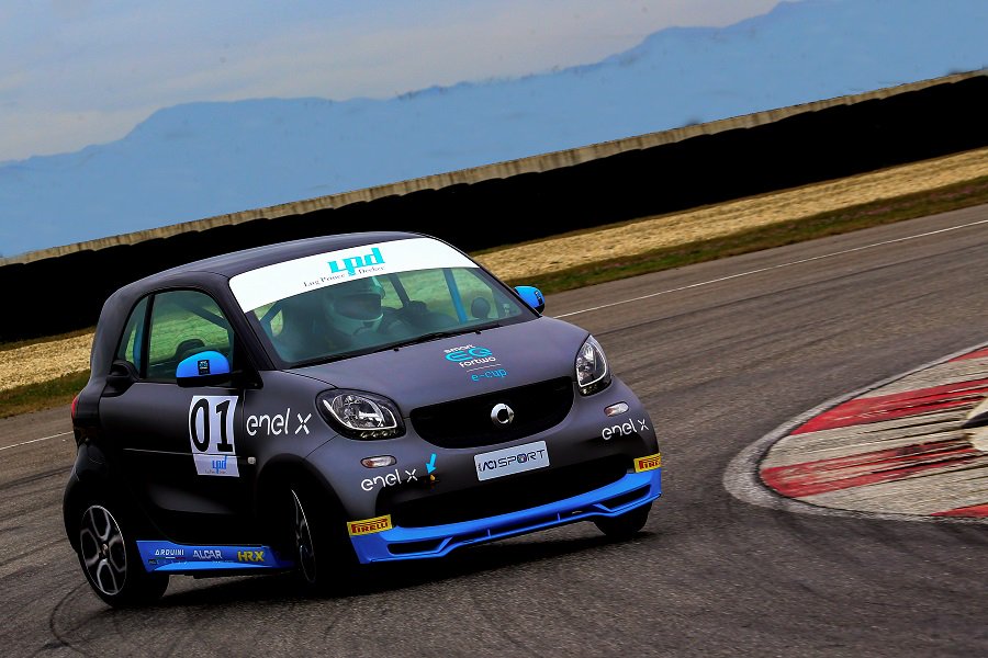 Edilfar_Rent's tweet photo. Be first. Run electric.
Torna il 28 e 29 luglio il primo torneo monomarca 100% elettrico.
#smartecup sul circuito cittadino di Milano.
#smart #noleggiami #rent #carrental #milan #electricdrive #edrive #emobility #edilfarrent https://t.co/Fji6m4R3no