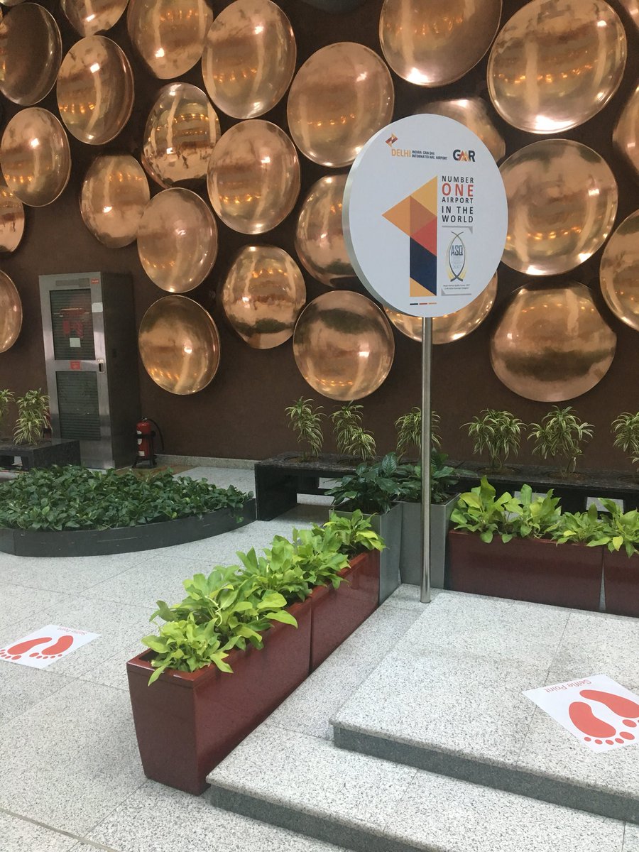 sundeeprm's tweet image. What do you do when your customers are 🤳 😜. @DelhiAirport T3 plays along and tells you where to stand for the best shot. Your perfect shot made easy #Delight #creativeService #AdapttoDelight