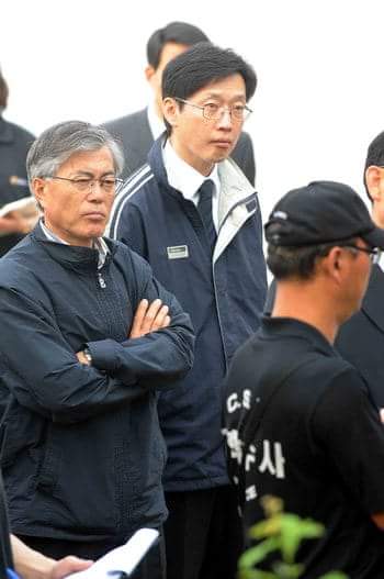 労務燎現の自殺現場を見守るムン・ゼインとキム・ギョンスの表情で悲しみが感じられるんですか? これらはどうしてこんな表情であったんでしょうか.