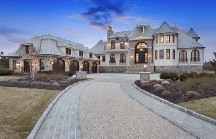 VrSaunders's tweet photo. We’re not rushing summer away. Are you?! If you’re still looking for a summer vacation rental, let us know! These are just a few of the ones we helped our clients secure this summer. 
.
.
#hamptons #nyc #luxurylifestyle #hamptonslife #summerreantal #summer #thehamptons #vacation https://t.co/cV2dc3tFPM