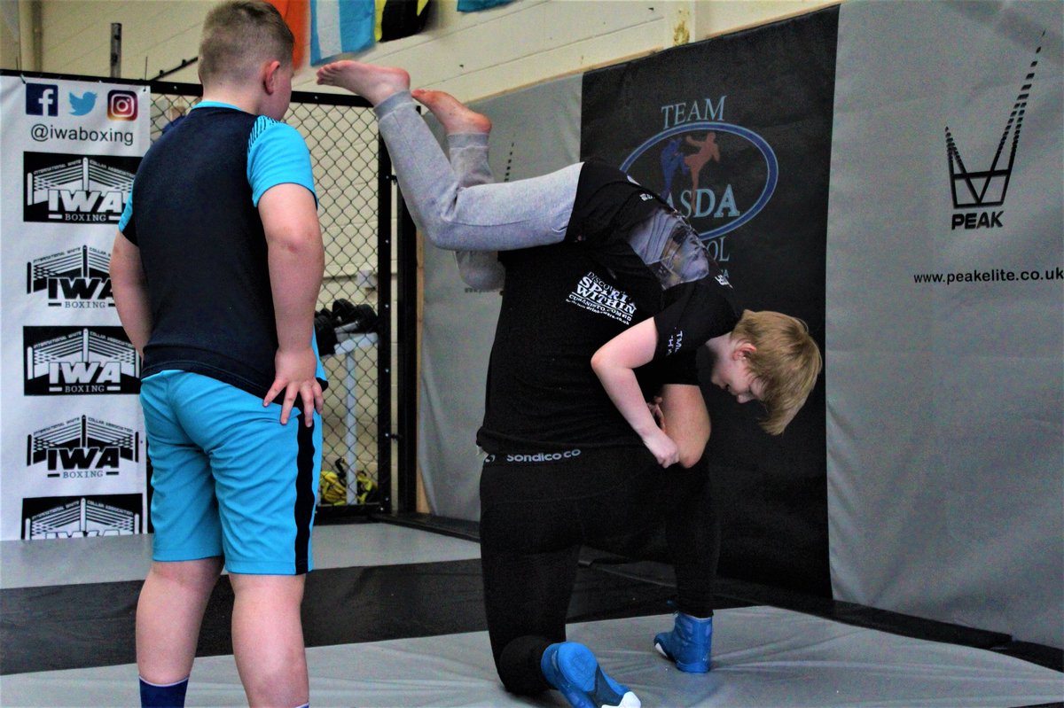 Philly: ‘Dave, is it like this?’
Dave: ‘Kinda.. just more like this’

Junior wrestling - 5:30
Open mat - 6:30
Submission Wrestling - 7:30

#masdagym #teammasda #oneteamonedream #oneteamonefamily #mma #wrestling #grappling #kingofthemat #juniormma