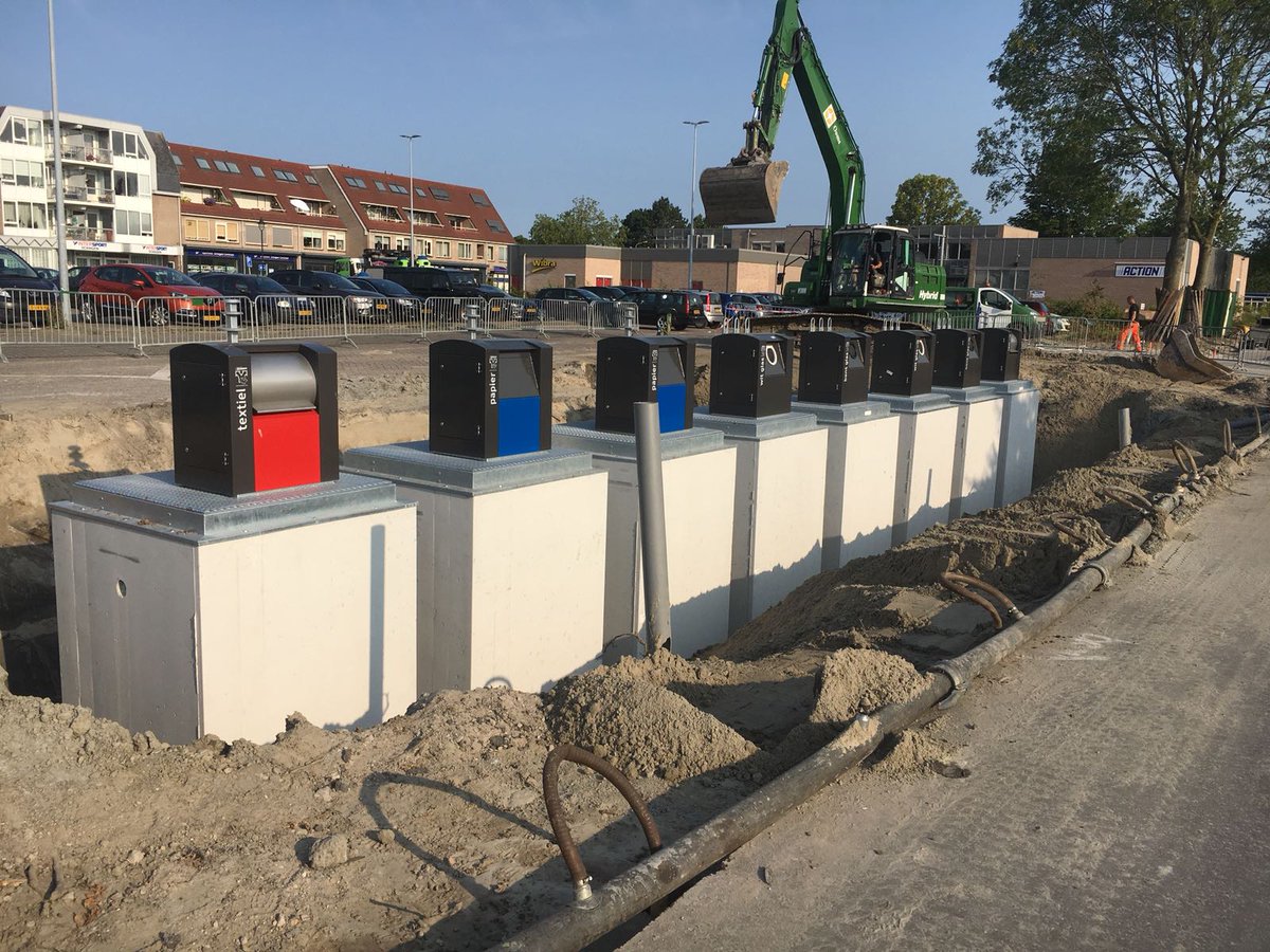 Prommenz's tweet photo. Bij de herinrichting van de Nieuwstraat wordt er ook gedacht aan het plaatsen van ondergrondse containers. HVC heeft in opdracht van Ooms deze containers geplaatst. 
Wij hebben het contract voor dit project geschreven. Nu het project in uitvoering is begeleiden wij de uitvoering. https://t.co/ks7hADHE5v