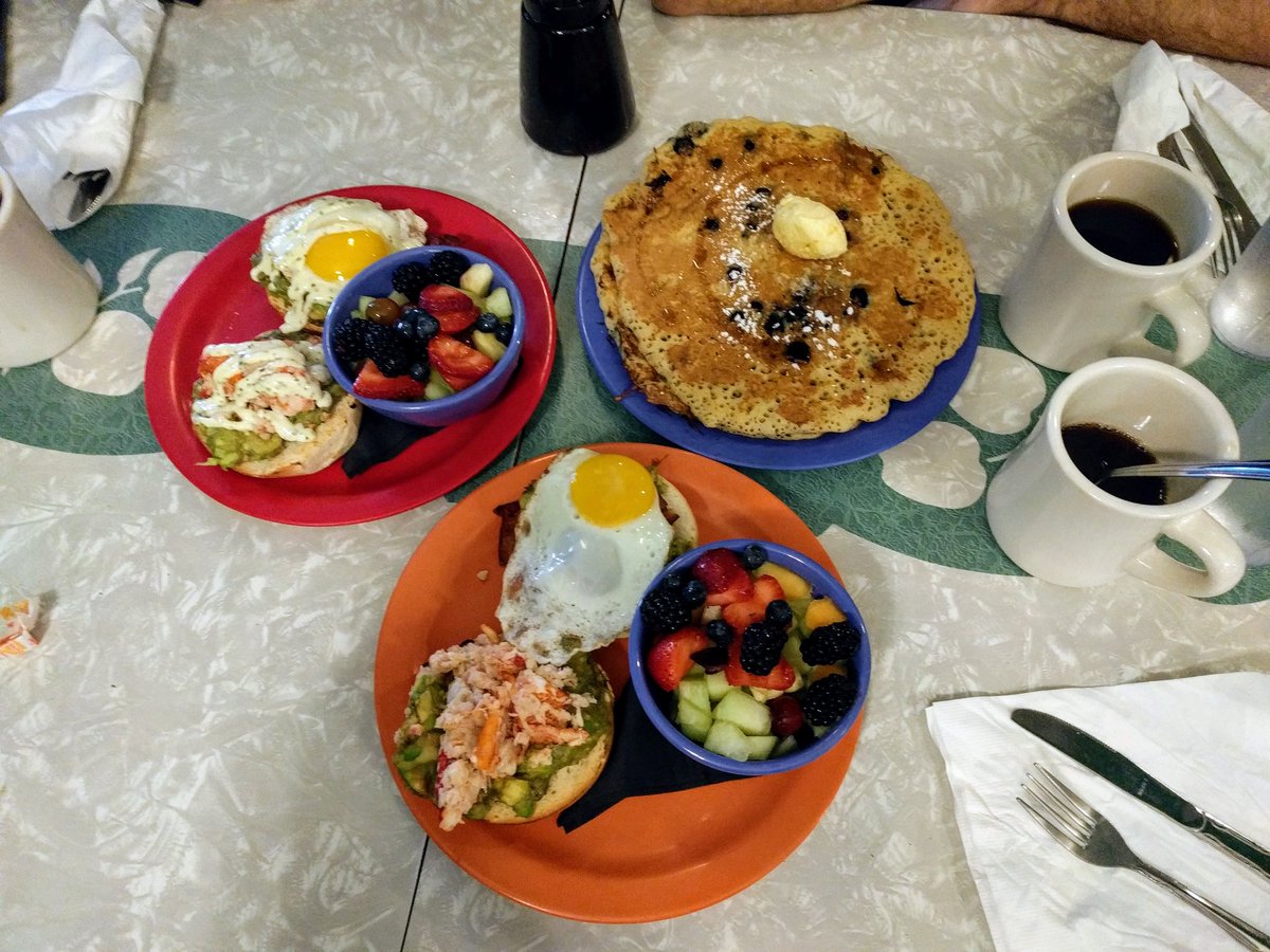 LindaIerardi's tweet photo. The best breakfast ever! @Friendly_Toast #vitadamentor #americanbreakfast #lobocado #pancakes https://t.co/Sb0ta8C4hf