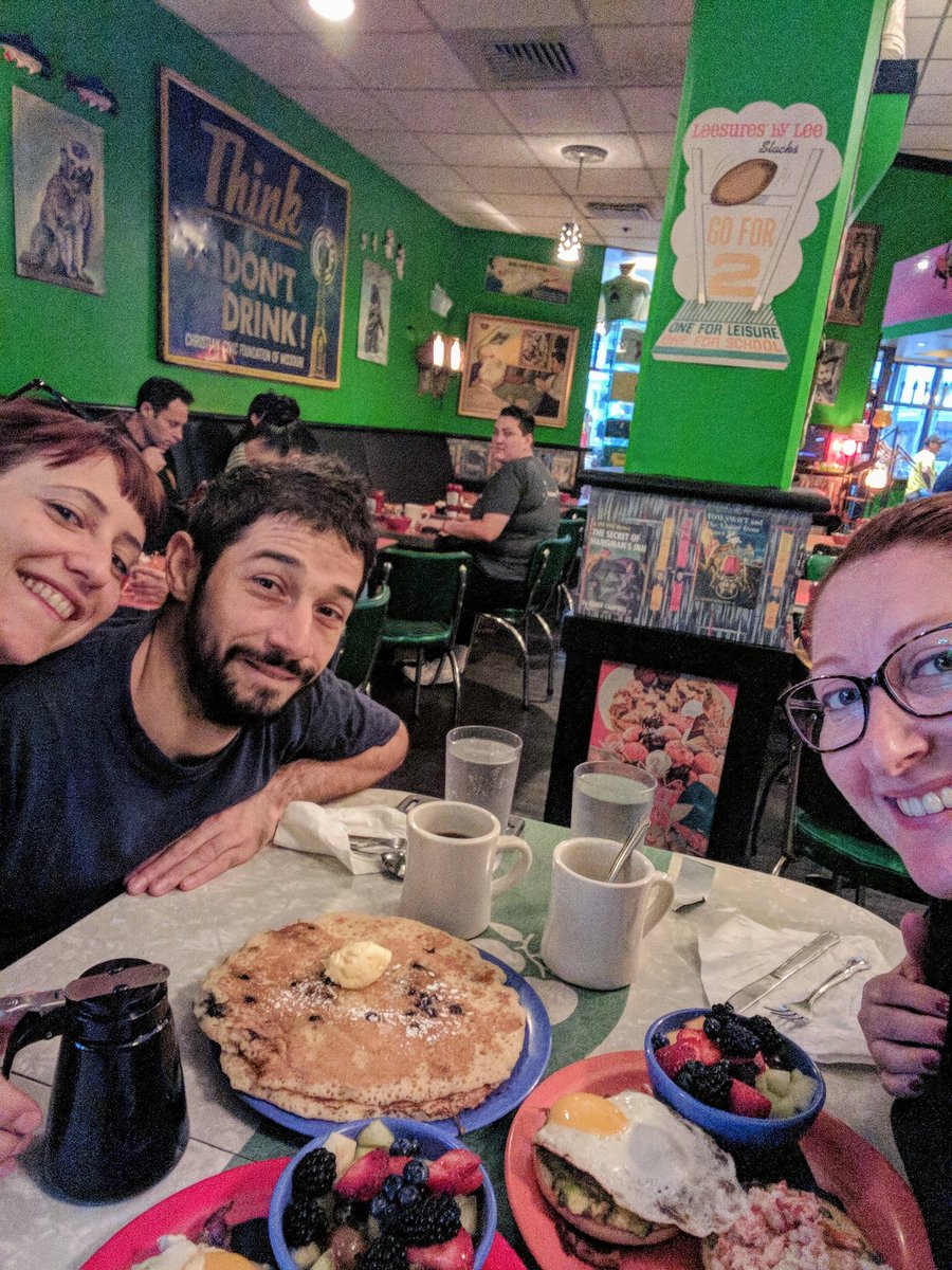 LindaIerardi's tweet photo. The best breakfast ever! @Friendly_Toast #vitadamentor #americanbreakfast #lobocado #pancakes https://t.co/Sb0ta8C4hf