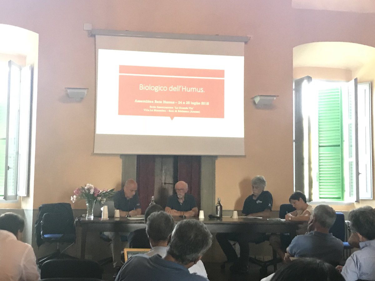 CentroAntartide's tweet photo. Con la #ReteHumus alla Mausolea a confronto con il professor #francoberrino @LaGrandeVia - tra bioagricultura e salute passando dal nostro #humus, la terra https://t.co/Vv5cN0cTrr