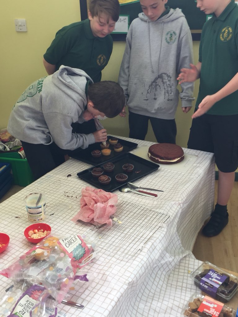 MissHartYear1's tweet photo. The temptation is real @LuntsHeathSch #decorating #teaparty https://t.co/NkTX3YAJLH
